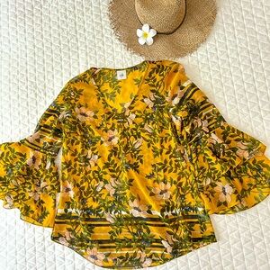 CAbi 5518 Scene Blouse Top size Small